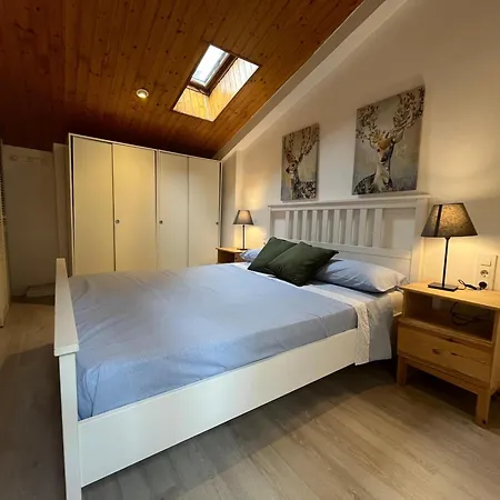 Atico El Comandante דירה